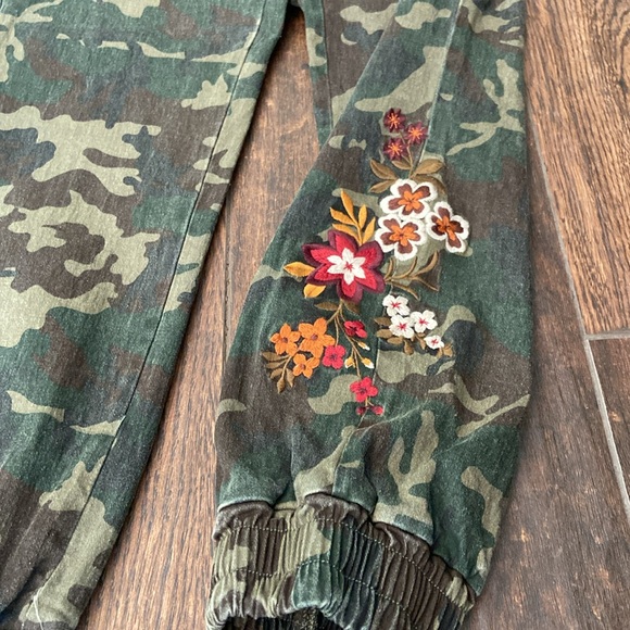 Sale! Francesca's camouflage print with floral embroidery. Size small. - Picture 1 of 9